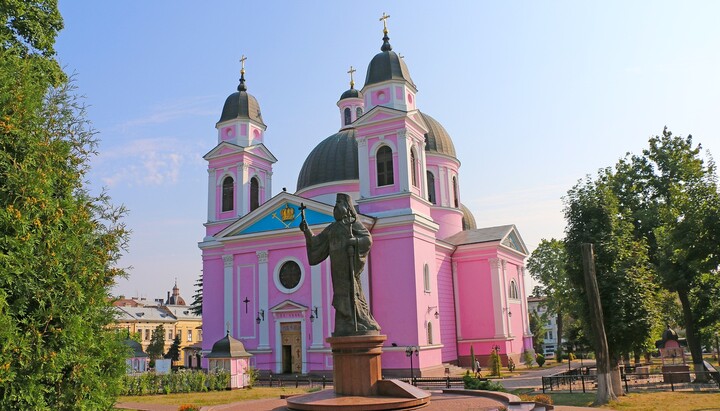 Καθεδρικός ναός της UOC στο Τσερνιβτσί. Φωτογραφία: PRYMASAL