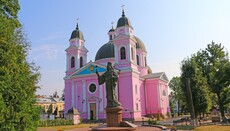 Στο Τσερνιβτσί οι αρχές αφαίρεσαν οικόπεδο από τους ναούς των ενοριών της UOC