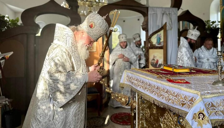 Освящение престола. Фото: m-church.org.ua