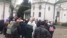 У Флорівському монастирі Києва пройшов хресний хід на честь Жен-мироносиць