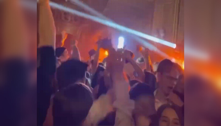 Вечірка студентів УКУ в львівському Будинку вчених. Фото: скріншот відео Telegram-каналу Ігоря Мосійчука