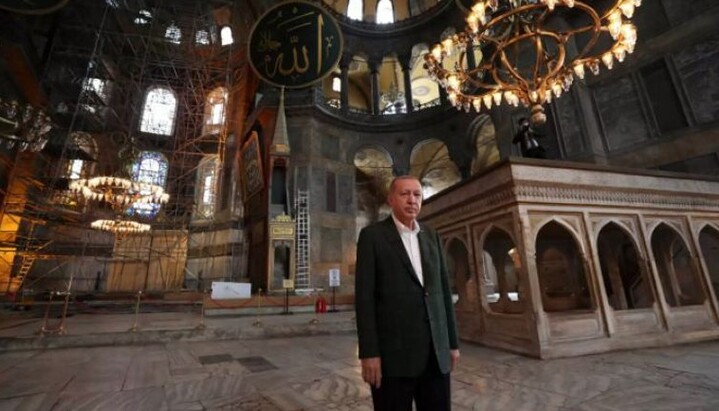 Эрдоган в соборе Святой Софии. alarabiya.net