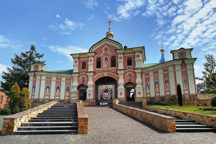 Prosecutor's office opens a criminal case against Pochaiv Monastery