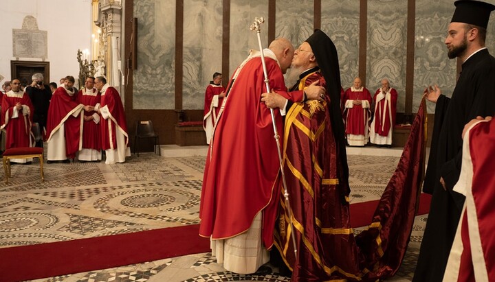 Patriarhul Bartolomeu și arhiepiscopul Bisericii Romano-Catolice Andrea Bellandi. Imagine: pagina de Facebook a Arhiepiscopiei Salerno