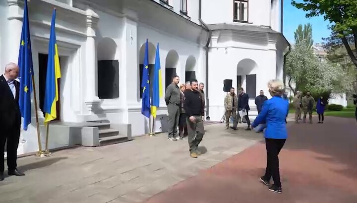 Συνάντηση του Βλαντίμιρ Ζελένσκι με την Ούρσουλα φον ντερ Λάιεν. Φωτογραφία: στιγμιότυπο οθόνης του βίντεο στο κανάλι Telegram του Προέδρου της Ουκρανίας