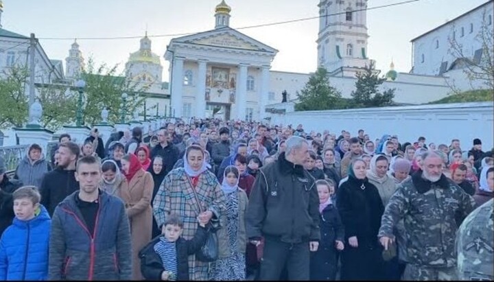 Хресний хід в Почаївській лаврі. Фото: YouTube-канал «Мир»