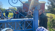 OCU supporters seize UOC Transfiguration Church in Ivankiv