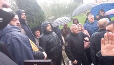 OCU raiders attempt to seize UOC church in Petropavlivske