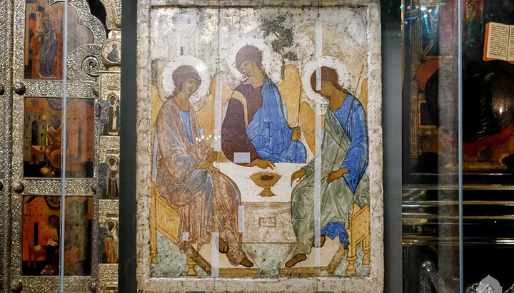 «Αγία Τριάδα» του Αντρέι Ρουμπλιόφ στην Αγία Τριάδα του Αγίου Σεργίου Λαύρας. Φωτογραφία: γραφεί τύπου της Αγίας Τριάδας του Αγίου Σεργίου Λαύρας