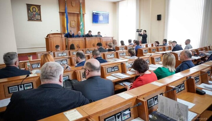 Συνεδρίαση του Περιφερειακού Συμβουλίου του Τσερνιβτσί. Φωτογραφία: Σελίδα Facebook του Περιφερειακού Συμβουλίου του Τσερνίβτσι