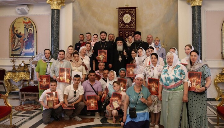 The meeting of the Patriarch of Jerusalem with believers from Ukraine. Photo: facebook.com/orthobuk