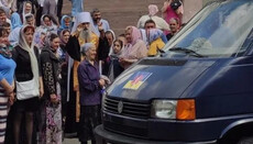 Верующие Киевской и Тернопольской епархий УПЦ передали на фронт автомобили