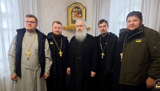 Священники Хмельницкой епархии УПЦ привезли помощь в Святогорскую лавру