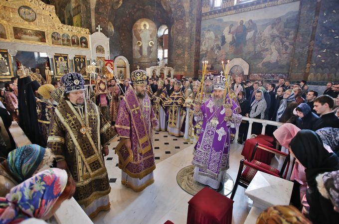 В Великий Четверг Предстоятель УПЦ совершил Литургию в Киево-Печерской Лавре (ФОТО)