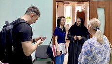 Центр біженців при монастирі Одеси відвідали представники Верховної Ради