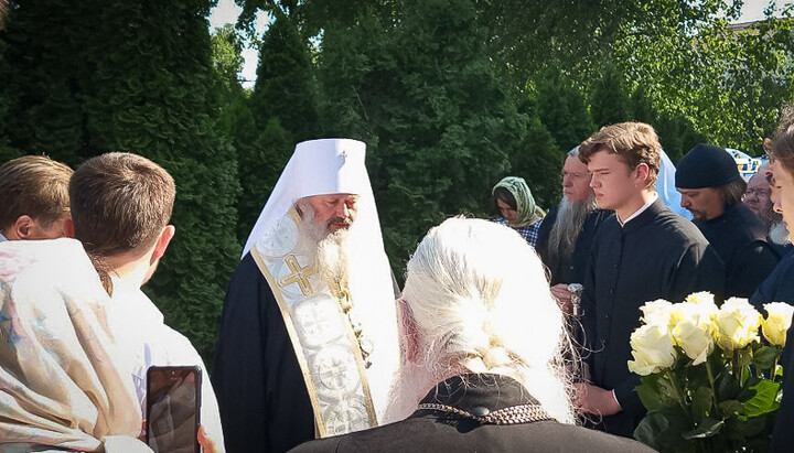 Митрополит Павел на молебне возле Киево-Печерской лавры. Фото: lavra.ua