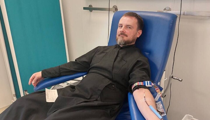 Kyiv priests of the UOC donated blood for the Okhmatdyt patients. Photo: news.church.ua