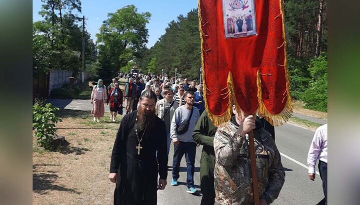 Громада Процева йде хресною ходою. Фото: СПЖ