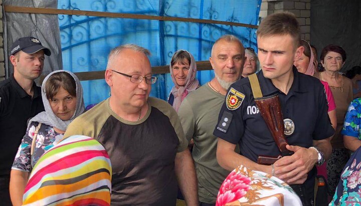 Activiștii BOaU, cu ajutorul poliției, au confiscat lăcașul de cult al Bisericii Ortodoxe Ucrainene din satul Horiv. Imagine: rivne.church.ua