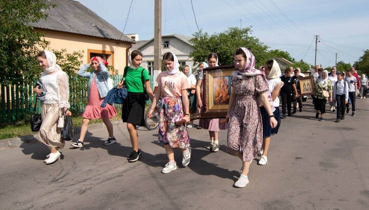 Крестный ход за мир в Украине. Фото: rivne.church.ua