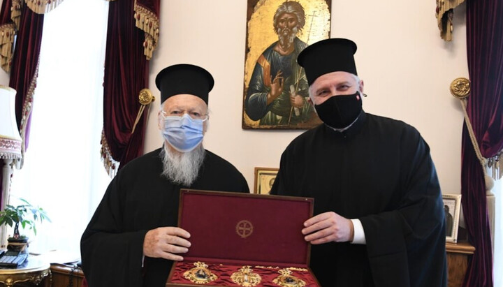 Πατριάρχης Βαρθολομαίος και Αρχιεπίσκοπος Ελπιδοφόρος. Φωτογραφία: greekcitytimes.com