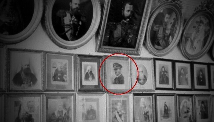 Фрагмент увешанной портретами афонской стены времен Второй мировой войны. Фото: tsvetkov.livejournal.com
