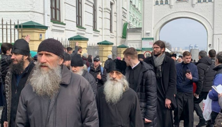 На молитвенном стоянии в Киево-Печерской лавре. Фото: СПЖ