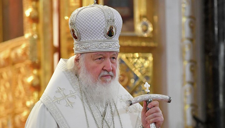 Патріарх Кирил вважає, що не можна піднімати зброю на брата. Фото: РБК