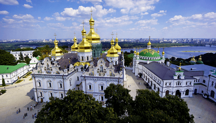 Biserica Adormirii Maicii Domnului și biserica Trapezei din Lavra Peșterilor. Imagine: Biserica Ortodoxă Ucraineană