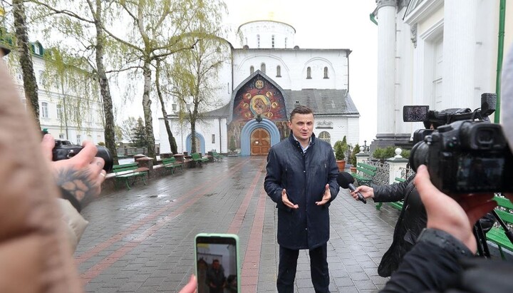 Головко на «перевірці» у Почаївській лаврі. Фото: Фейсбук Головка