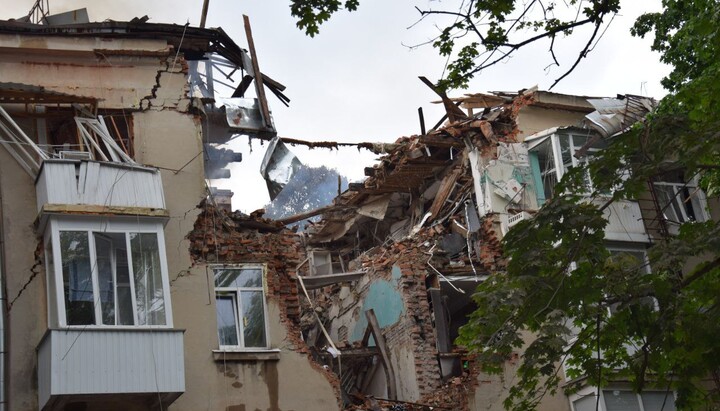 Damage to a residential building from a UAV strike in Sumy. Photo: Telegram channel Sumskoy OVA