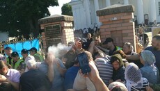 При захвате собора УПЦ в Белой Церкви полиция применяла слезоточивый газ