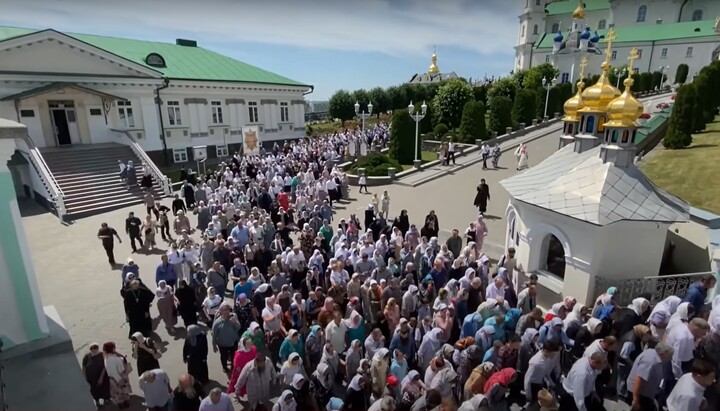 Λιτανεία στη Λαύρα του Ποτσάεφ στις 12 Ιουλίου 2023. Φωτογραφία: στιγμιότυπο οθόνης του βίντεο του καναλιού «Κόσμος» στο YouTube