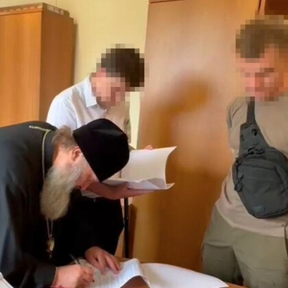Prosecutor's office demands to transfer Lavra abbot to remand center