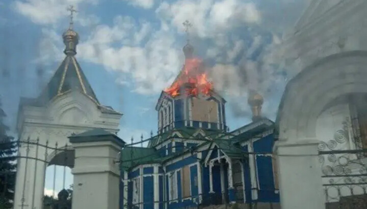 Пожар в Николаевском храме Бахмута. Фото: freeradio.com.ua