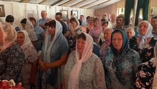У Хорові громада УПЦ у своє престольне свято вперше молилася в наметі