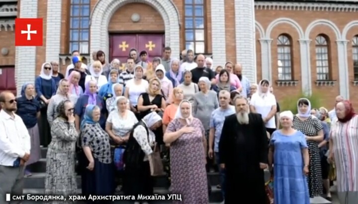 Parishioners of the temple in Borodianka. Photo: a screenshot of video t.me/dozor_kozak1