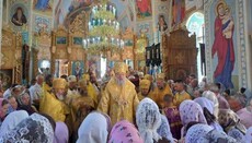 В Черновицкой епархии УПЦ после ремонта освятили храм и обновленный престол