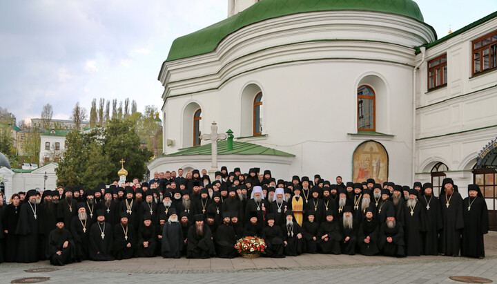 His Beatitude Metropolitan Onuphry with the Lavra abbot and brethren. Photo: lavra.ua
