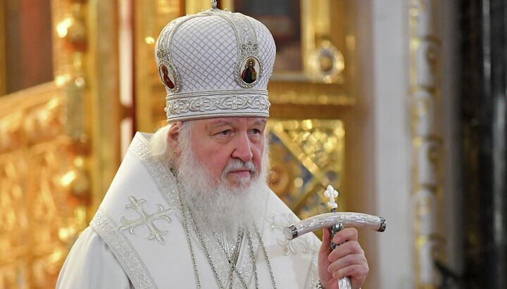 Патриарх Кирилл считает, что нельзя поднимать оружие на брата. Фото: РБК
