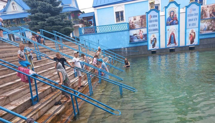 Во время работы лагеря в скиту св. Анны дети каждый день купались в святом источнике. Фото: rivne.church.ua