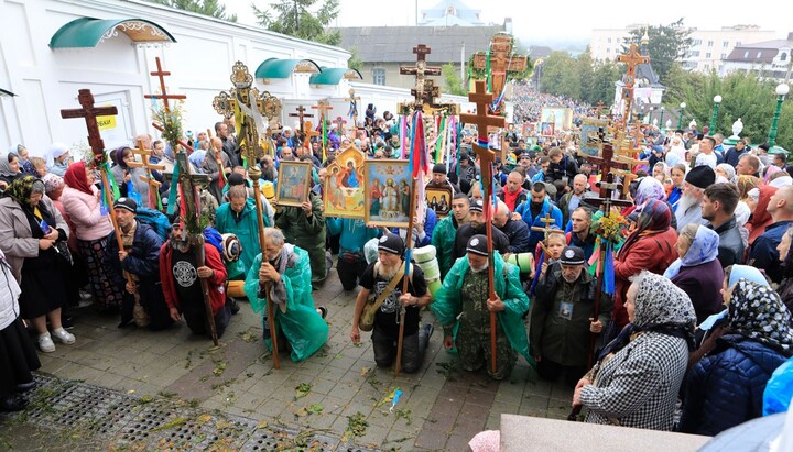 A religious procession to the Pochaiv Lavra. Photo: verav.ru