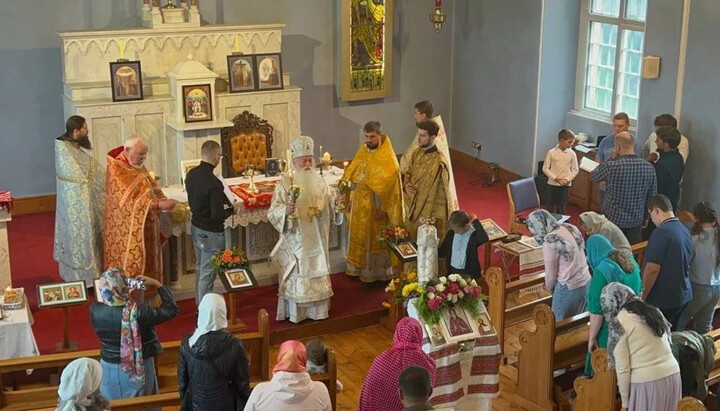 The joint Divine Liturgy celebrated by the hierarchy in the parish of the UOC in Navan. Photo: vzcz.church.ua