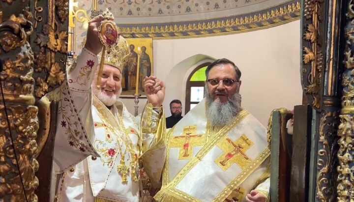 Архиепископ Элпидофор (слева) и епископ Феофан. Фото: orthodoxianewsagency.gr
