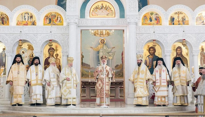 Предстоятель Албанской Церкви с членами Священного Синода. Фото: lavra.ua