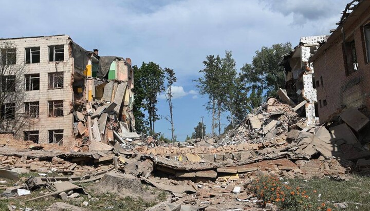 Разрушенное ракетой учебное заведение в г. Сумы. Фото: Telegram-канал Zelenskiy/Official