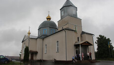 Луцкий «архиерей» ПЦУ «послужил» в захваченном храме УПЦ в Борочиче