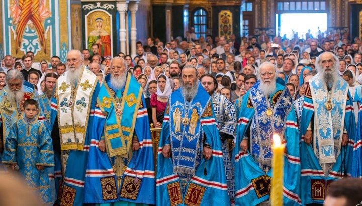 სადღესასწაულო წირვა პოჩაევის ლავრაში. ფოტო: news.church.ua