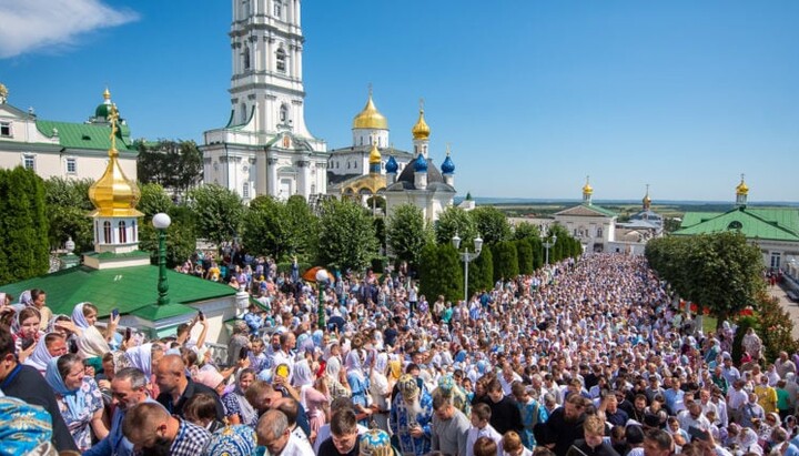 დღესასწაულში ათასობით მორწმუნე მონაწილეობდა. ფოტო: news.church.ua