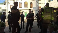 Ουκρανική αστυνομία απ’ τα χαράματα στη Λαύρα Σπηλαίων του Κιέβου νωρίς το πρωί